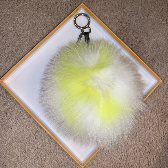 Fendi PomPom Keychain White - Picture 1 of 4